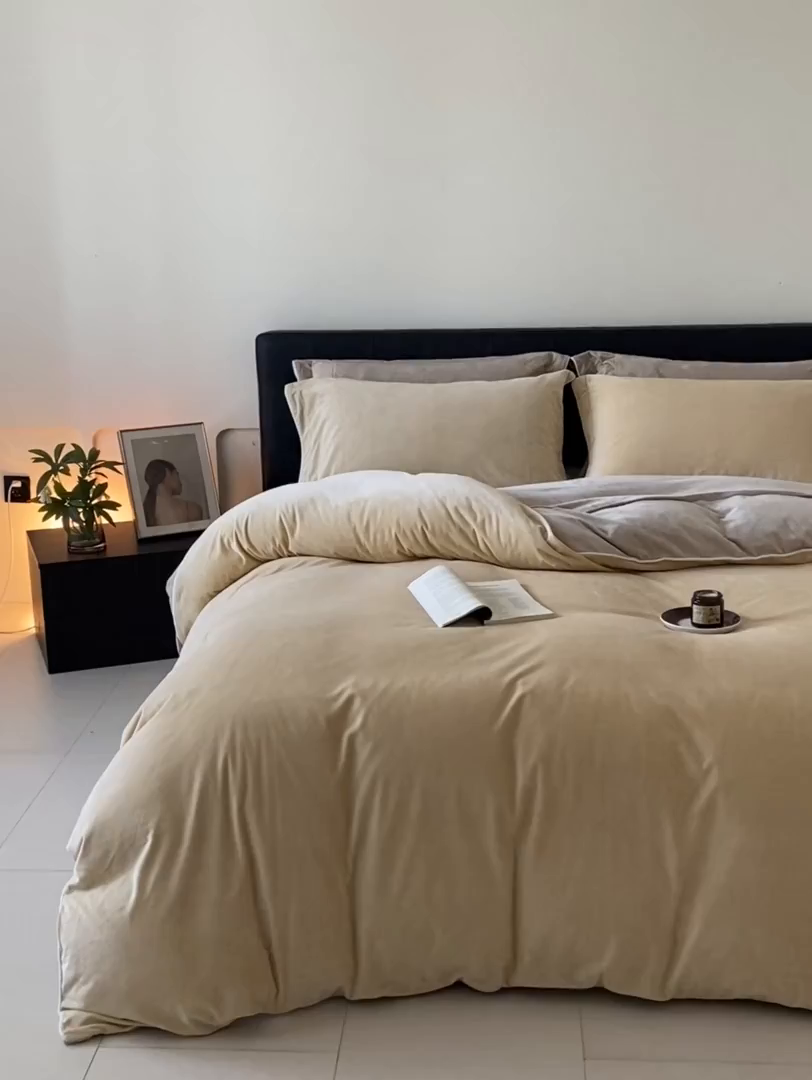 91家纺网 家纺一手货源 找家纺 ONE TWO ONE 121 【婴儿绒四件套】2025新款毛毯被子四件套单件床单被套床笠珊瑚绒牛奶绒冬被法兰绒兔毛绒滚绳款 双拼款-乳酪米咖