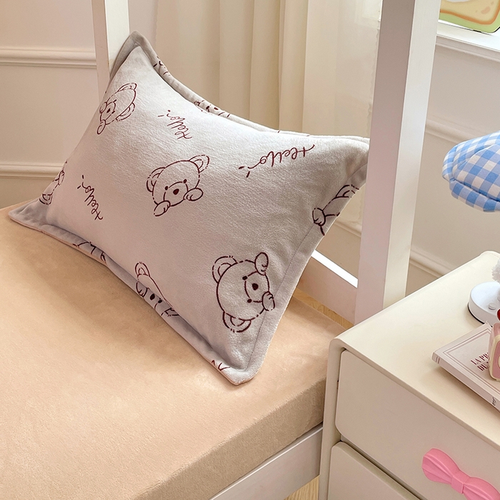 91家纺网 家纺一手货源 找家纺 锦润家纺 2025新款亲肤舒适牛奶绒三件套学生三件套上下铺三件套宿舍三件套 可爱熊