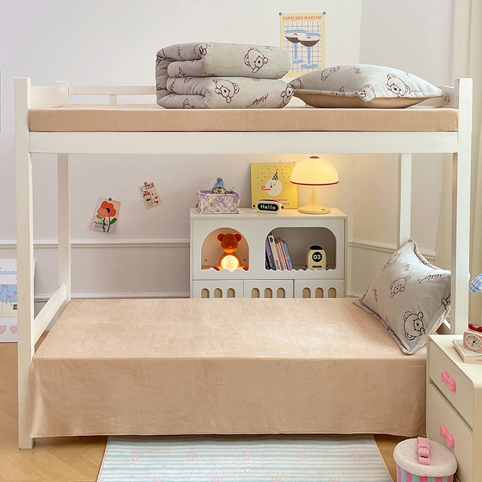 91家纺网 家纺一手货源 找家纺 锦润家纺 2025新款亲肤舒适牛奶绒三件套学生三件套上下铺三件套宿舍三件套 可爱熊