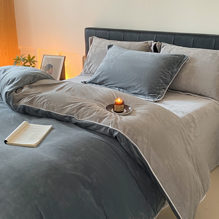 91家纺网 家纺一手货源 找家纺 ONE TWO ONE 121 【婴儿绒四件套】2025新款毛毯被子四件套单件床单被套床笠珊瑚绒牛奶绒冬被法兰绒兔毛绒滚绳款 双拼款-神秘灰浅灰