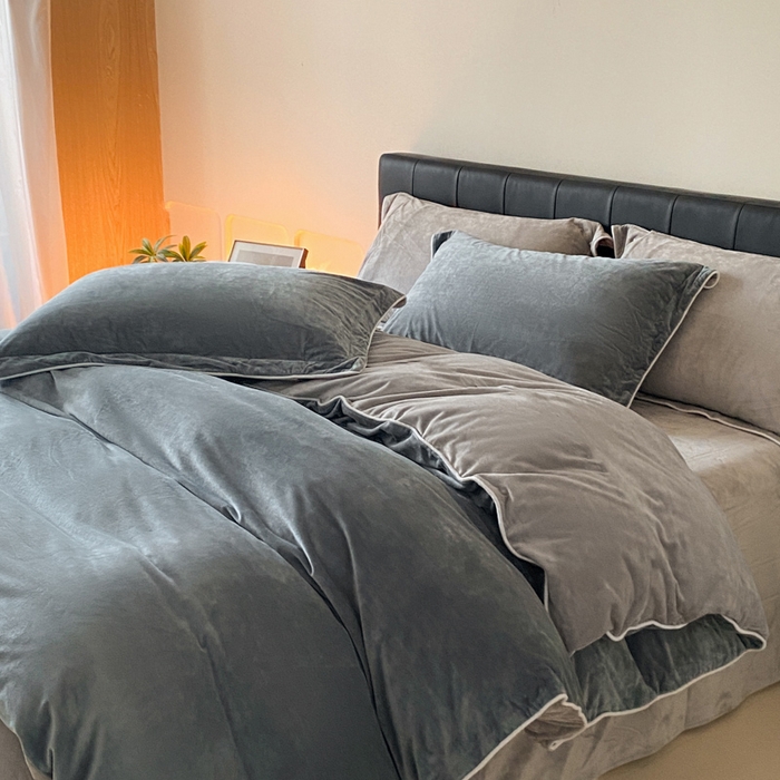 91家纺网 家纺一手货源 找家纺 ONE TWO ONE 121 【婴儿绒四件套】2025新款毛毯被子四件套单件床单被套床笠珊瑚绒牛奶绒冬被法兰绒兔毛绒滚绳款 双拼款-神秘灰浅灰