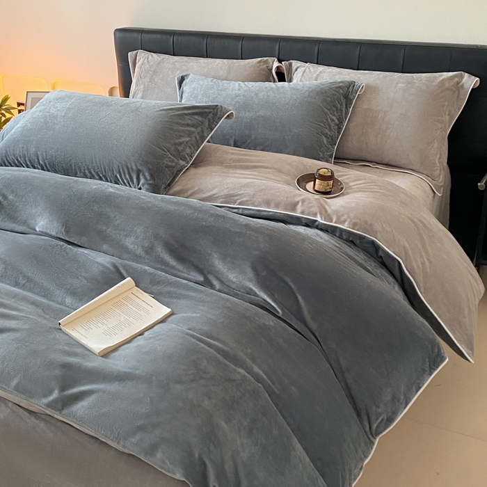 91家纺网 家纺一手货源 找家纺 ONE TWO ONE 121 【婴儿绒四件套】2025新款毛毯被子四件套单件床单被套床笠珊瑚绒牛奶绒冬被法兰绒兔毛绒滚绳款 双拼款-神秘灰浅灰