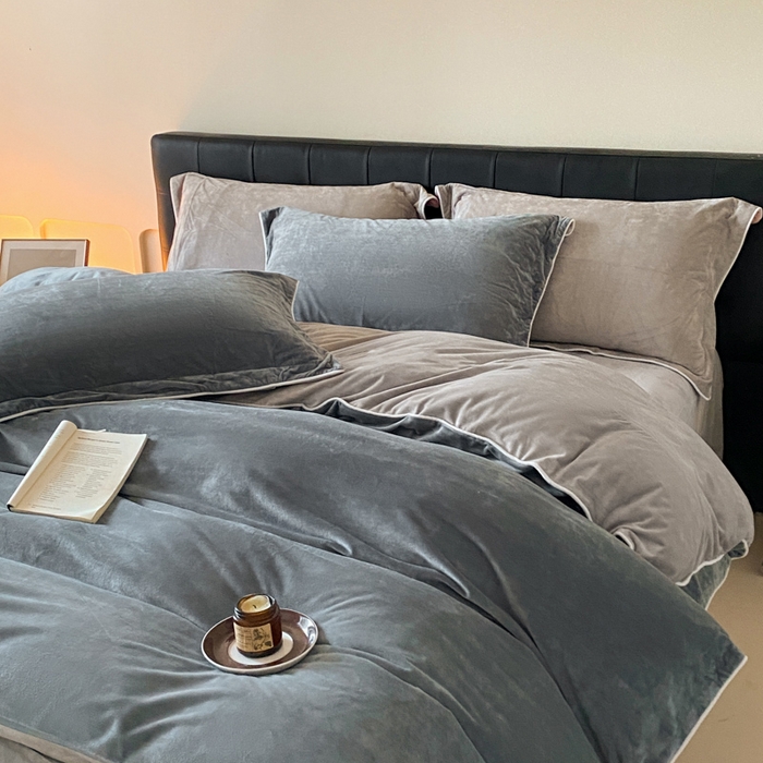 91家纺网 家纺一手货源 找家纺 ONE TWO ONE 121 【婴儿绒四件套】2025新款毛毯被子四件套单件床单被套床笠珊瑚绒牛奶绒冬被法兰绒兔毛绒滚绳款 双拼款-神秘灰浅灰