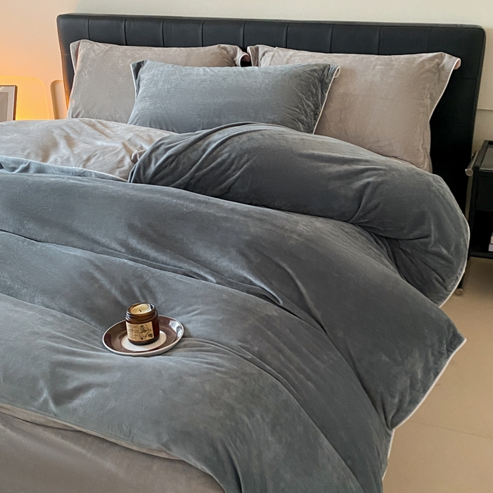 91家纺网 家纺一手货源 找家纺 ONE TWO ONE 121 【婴儿绒四件套】2025新款毛毯被子四件套单件床单被套床笠珊瑚绒牛奶绒冬被法兰绒兔毛绒滚绳款 双拼款-神秘灰浅灰