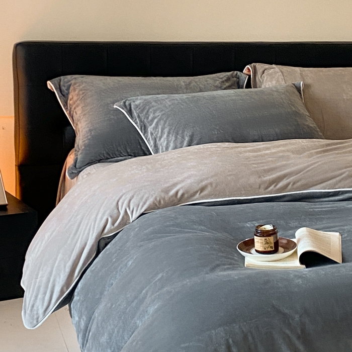 91家纺网 家纺一手货源 找家纺 ONE TWO ONE 121 【婴儿绒四件套】2025新款毛毯被子四件套单件床单被套床笠珊瑚绒牛奶绒冬被法兰绒兔毛绒滚绳款 双拼款-神秘灰浅灰