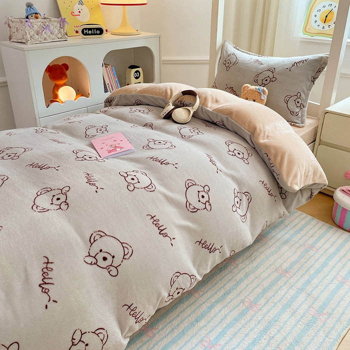 91家纺网 家纺一手货源 找家纺 锦润家纺 2025新款亲肤舒适牛奶绒三件套学生三件套上下铺三件套宿舍三件套 可爱熊