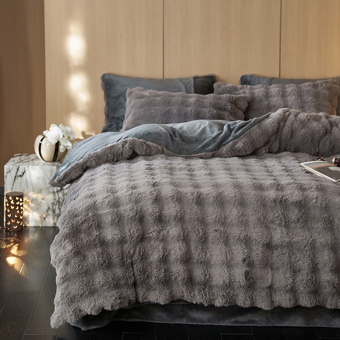 91家纺网 家纺一手货源 找家纺 眠博士 2025新款兔兔牛奶绒加厚保暖四件套 兔兔绒-泡泡灰