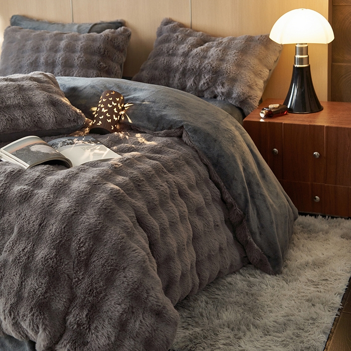 91家纺网 家纺一手货源 找家纺 眠博士 2025新款兔兔牛奶绒加厚保暖四件套 兔兔绒-泡泡灰