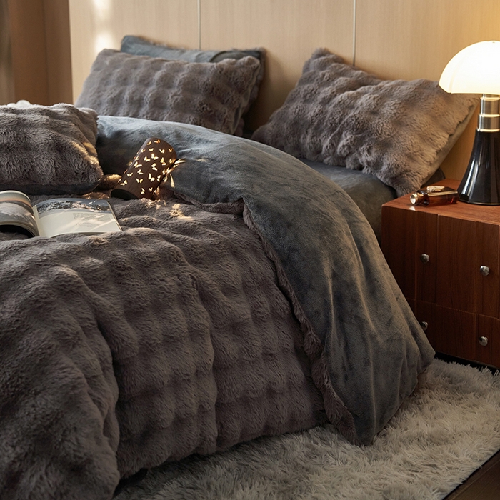 91家纺网 家纺一手货源 找家纺 眠博士 2025新款兔兔牛奶绒加厚保暖四件套 兔兔绒-泡泡灰