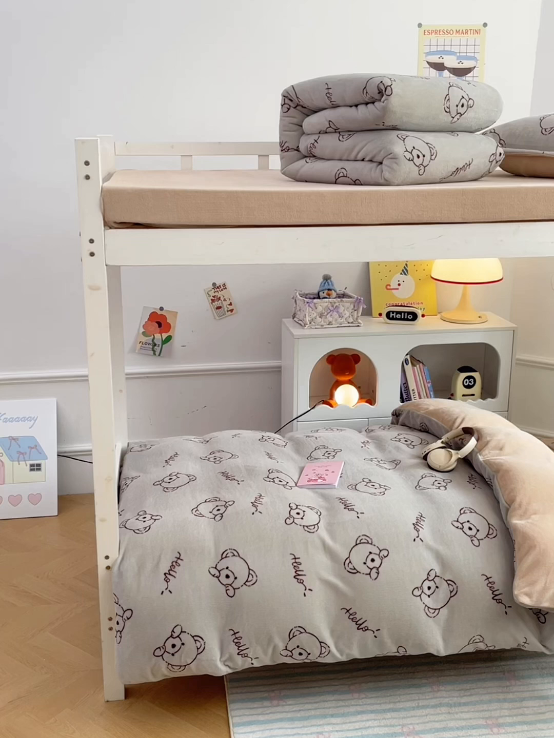 91家纺网 家纺一手货源 找家纺 锦润家纺 2025新款亲肤舒适牛奶绒三件套学生三件套上下铺三件套宿舍三件套 可爱熊