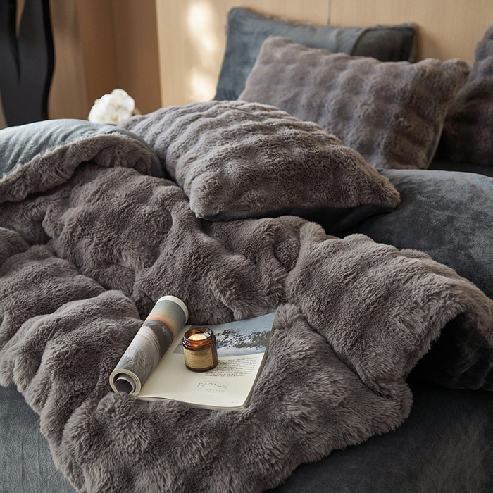 91家纺网 家纺一手货源 找家纺 眠博士 2025新款兔兔牛奶绒加厚保暖四件套 兔兔绒-泡泡灰