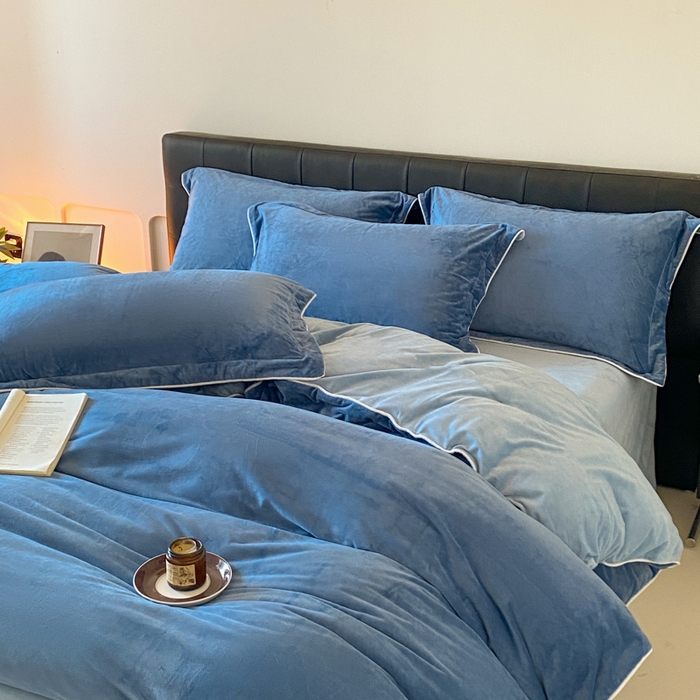 91家纺网 家纺一手货源 找家纺 ONE TWO ONE 121 【婴儿绒四件套】2025新款毛毯被子四件套单件床单被套床笠珊瑚绒牛奶绒冬被法兰绒兔毛绒滚绳款 双拼款-雾蓝浅蓝