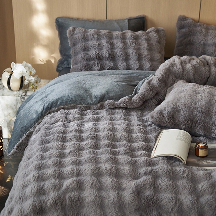 91家纺网 家纺一手货源 找家纺 眠博士 2025新款兔兔牛奶绒加厚保暖四件套 兔兔绒-泡泡灰