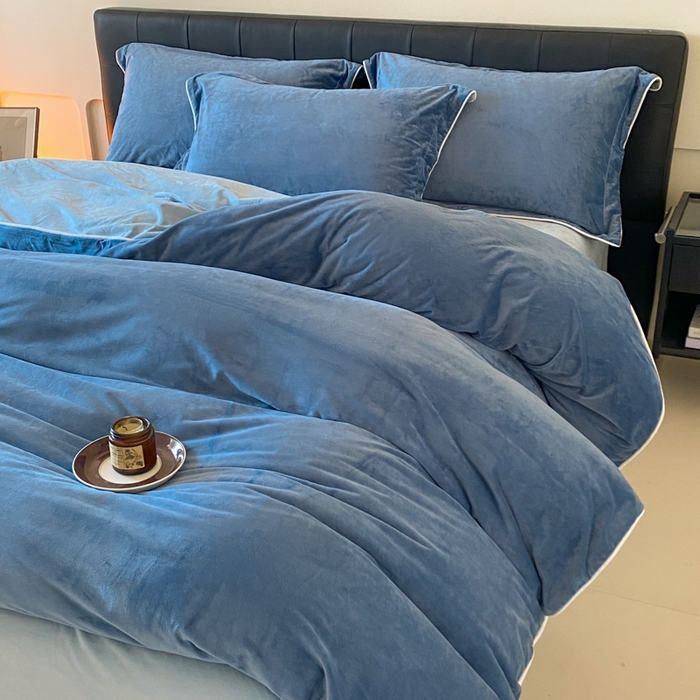 91家纺网 家纺一手货源 找家纺 ONE TWO ONE 121 【婴儿绒四件套】2025新款毛毯被子四件套单件床单被套床笠珊瑚绒牛奶绒冬被法兰绒兔毛绒滚绳款 双拼款-雾蓝浅蓝