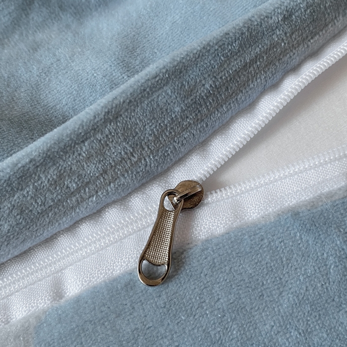 91家纺网 家纺一手货源 找家纺 ONE TWO ONE 121 【婴儿绒四件套】2025新款毛毯被子四件套单件床单被套床笠珊瑚绒牛奶绒冬被法兰绒兔毛绒滚绳款 双拼款-雾蓝浅蓝