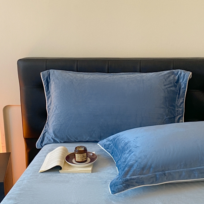 91家纺网 家纺一手货源 找家纺 ONE TWO ONE 121 【婴儿绒四件套】2025新款毛毯被子四件套单件床单被套床笠珊瑚绒牛奶绒冬被法兰绒兔毛绒滚绳款 双拼款-雾蓝浅蓝