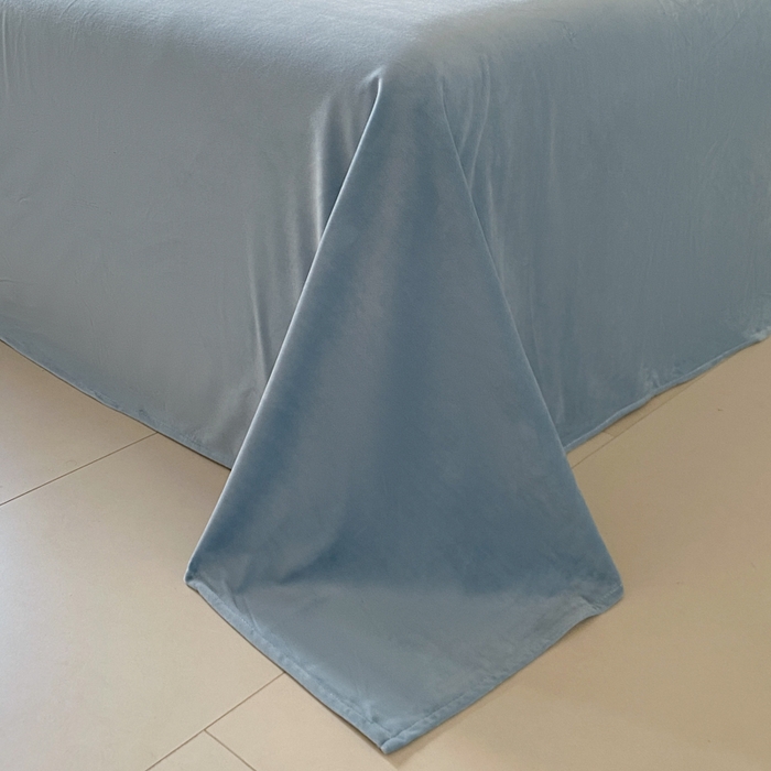 91家纺网 家纺一手货源 找家纺 ONE TWO ONE 121 【婴儿绒四件套】2025新款毛毯被子四件套单件床单被套床笠珊瑚绒牛奶绒冬被法兰绒兔毛绒滚绳款 双拼款-雾蓝浅蓝