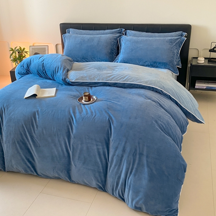 91家纺网 家纺一手货源 找家纺 ONE TWO ONE 121 【婴儿绒四件套】2025新款毛毯被子四件套单件床单被套床笠珊瑚绒牛奶绒冬被法兰绒兔毛绒滚绳款 双拼款-雾蓝浅蓝