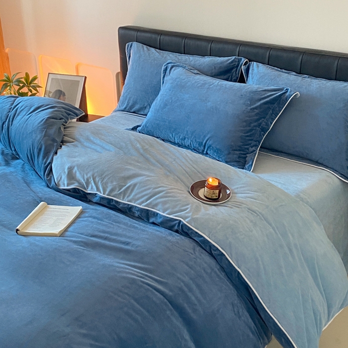 91家纺网 家纺一手货源 找家纺 ONE TWO ONE 121 【婴儿绒四件套】2025新款毛毯被子四件套单件床单被套床笠珊瑚绒牛奶绒冬被法兰绒兔毛绒滚绳款 双拼款-雾蓝浅蓝