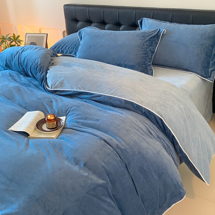 91家纺网 家纺一手货源 找家纺 ONE TWO ONE 121 【婴儿绒四件套】2025新款毛毯被子四件套单件床单被套床笠珊瑚绒牛奶绒冬被法兰绒兔毛绒滚绳款 双拼款-雾蓝浅蓝