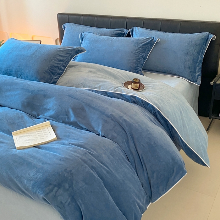 91家纺网 家纺一手货源 找家纺 ONE TWO ONE 121 【婴儿绒四件套】2025新款毛毯被子四件套单件床单被套床笠珊瑚绒牛奶绒冬被法兰绒兔毛绒滚绳款 双拼款-雾蓝浅蓝