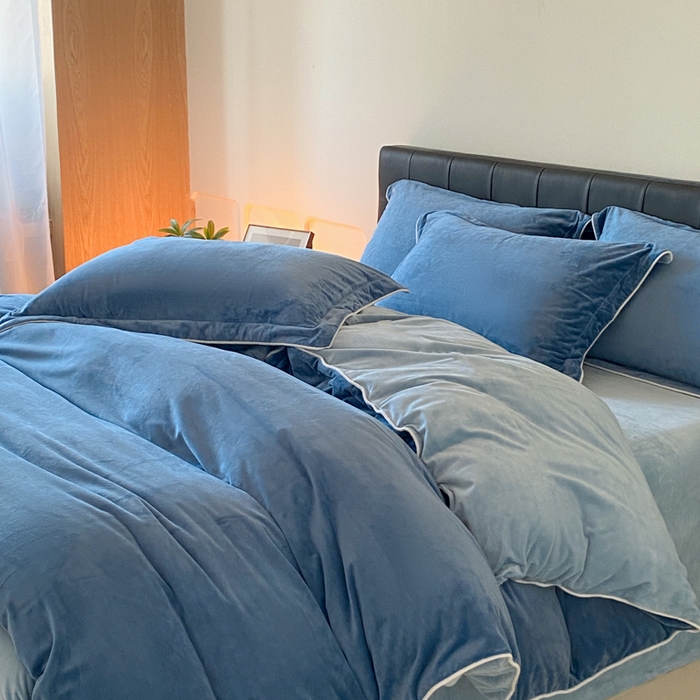 91家纺网 家纺一手货源 找家纺 ONE TWO ONE 121 【婴儿绒四件套】2025新款毛毯被子四件套单件床单被套床笠珊瑚绒牛奶绒冬被法兰绒兔毛绒滚绳款 双拼款-雾蓝浅蓝