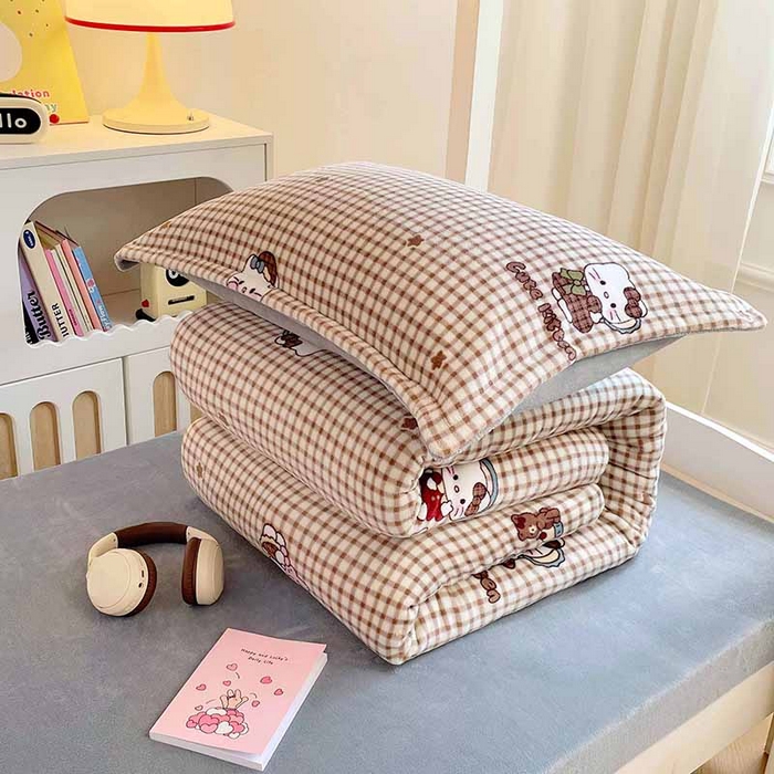 91家纺网 家纺一手货源 找家纺 锦润家纺 2025新款亲肤舒适牛奶绒三件套学生三件套上下铺三件套宿舍三件套 萝莉猫