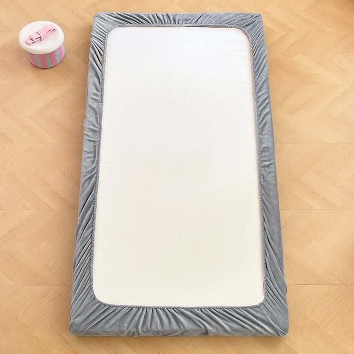 91家纺网 家纺一手货源 找家纺 锦润家纺 2025新款亲肤舒适牛奶绒三件套学生三件套上下铺三件套宿舍三件套 萝莉猫