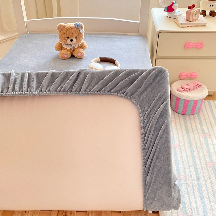 91家纺网 家纺一手货源 找家纺 锦润家纺 2025新款亲肤舒适牛奶绒三件套学生三件套上下铺三件套宿舍三件套 萝莉猫