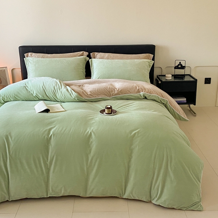 91家纺网 家纺一手货源 找家纺 ONE TWO ONE 121 【婴儿绒四件套】2025新款毛毯被子四件套单件床单被套床笠珊瑚绒牛奶绒冬被法兰绒兔毛绒滚绳款 双拼款-芽绿奶咖