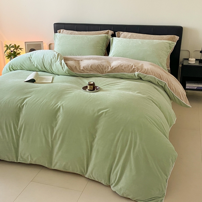 91家纺网 家纺一手货源 找家纺 ONE TWO ONE 121 【婴儿绒四件套】2025新款毛毯被子四件套单件床单被套床笠珊瑚绒牛奶绒冬被法兰绒兔毛绒滚绳款 双拼款-芽绿奶咖