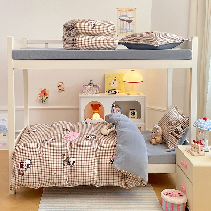 91家纺网 家纺一手货源 找家纺 锦润家纺 2025新款亲肤舒适牛奶绒三件套学生三件套上下铺三件套宿舍三件套 萝莉猫