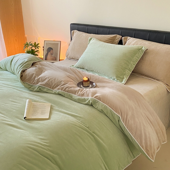 91家纺网 家纺一手货源 找家纺 ONE TWO ONE 121 【婴儿绒四件套】2025新款毛毯被子四件套单件床单被套床笠珊瑚绒牛奶绒冬被法兰绒兔毛绒滚绳款 双拼款-芽绿奶咖