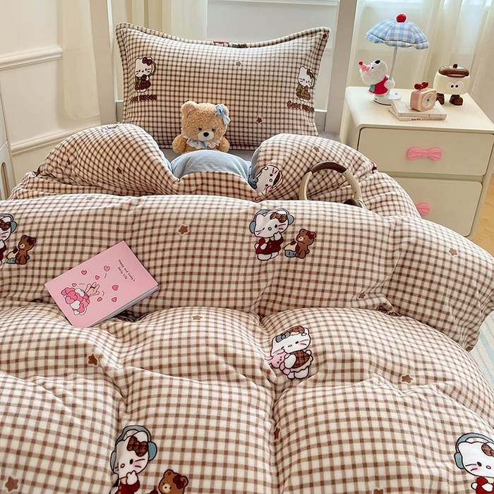 91家纺网 家纺一手货源 找家纺 锦润家纺 2025新款亲肤舒适牛奶绒三件套学生三件套上下铺三件套宿舍三件套 萝莉猫