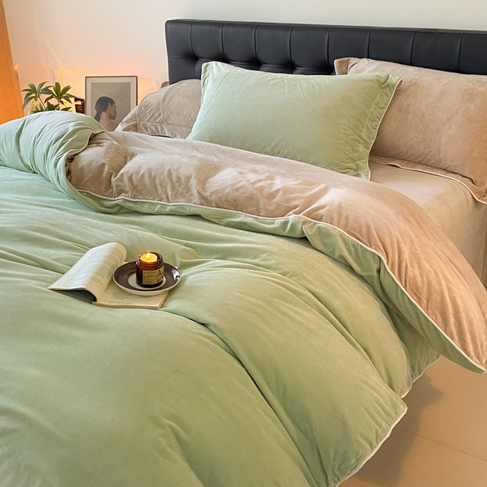 91家纺网 家纺一手货源 找家纺 ONE TWO ONE 121 【婴儿绒四件套】2025新款毛毯被子四件套单件床单被套床笠珊瑚绒牛奶绒冬被法兰绒兔毛绒滚绳款 双拼款-芽绿奶咖