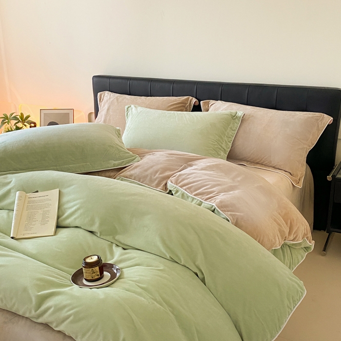 91家纺网 家纺一手货源 找家纺 ONE TWO ONE 121 【婴儿绒四件套】2025新款毛毯被子四件套单件床单被套床笠珊瑚绒牛奶绒冬被法兰绒兔毛绒滚绳款 双拼款-芽绿奶咖