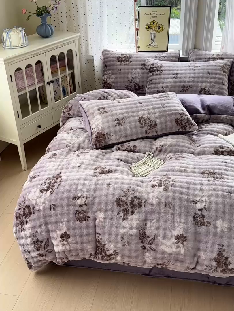 91家纺网 家纺一手货源 找家纺 德比尔斯 2025新款泡泡牛奶绒四件套 摩飞