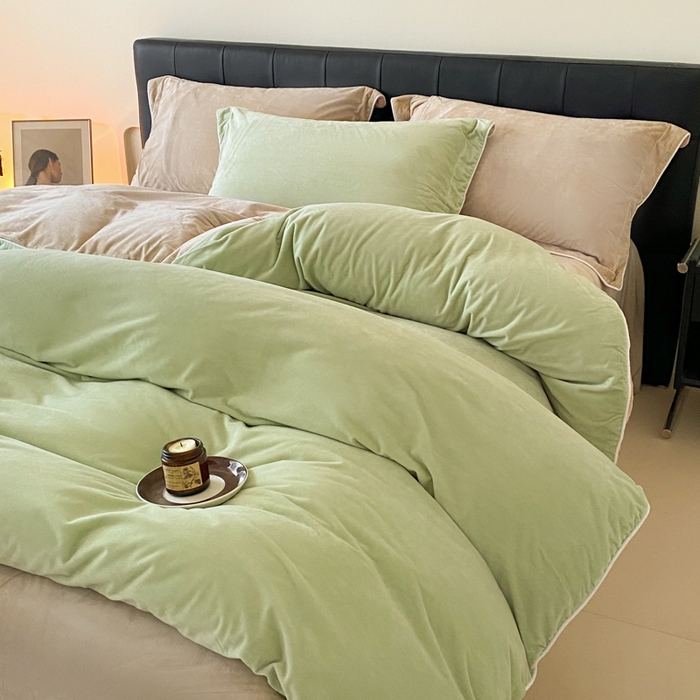 91家纺网 家纺一手货源 找家纺 ONE TWO ONE 121 【婴儿绒四件套】2025新款毛毯被子四件套单件床单被套床笠珊瑚绒牛奶绒冬被法兰绒兔毛绒滚绳款 双拼款-芽绿奶咖