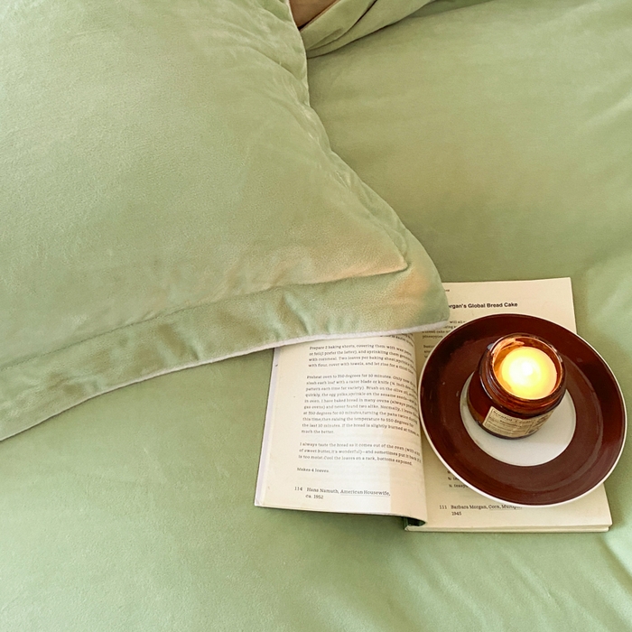 91家纺网 家纺一手货源 找家纺 ONE TWO ONE 121 【婴儿绒四件套】2025新款毛毯被子四件套单件床单被套床笠珊瑚绒牛奶绒冬被法兰绒兔毛绒滚绳款 双拼款-芽绿奶咖