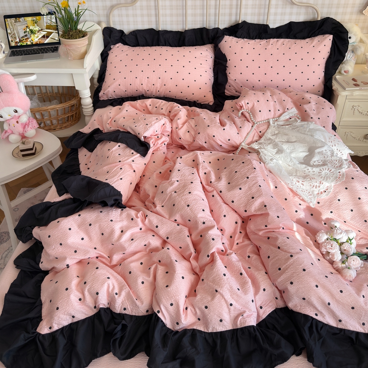 91家纺网 家纺一手货源 找家纺 优卡迪家纺馆 2025新款皱皱棉双层纱黑花边四件套 波点生活-粉