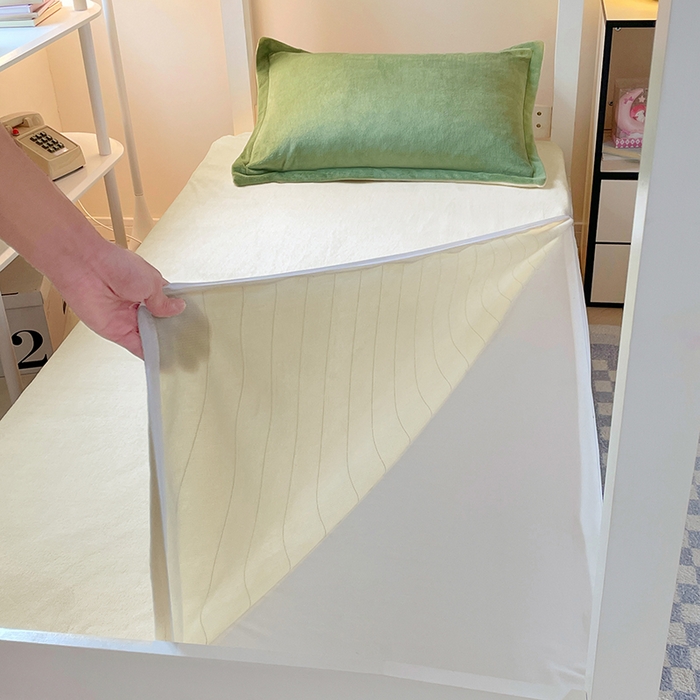 91家纺网 家纺一手货源 找家纺 锦润家纺 2025新款亲肤舒适牛奶绒三件套学生三件套上下铺三件套宿舍三件套 抹茶绿+奶昔白