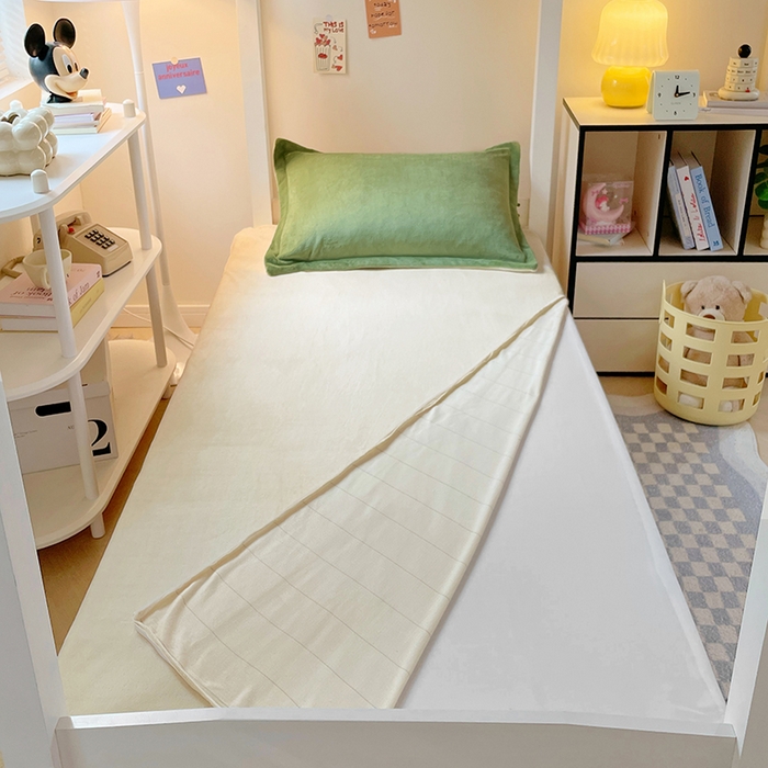 91家纺网 家纺一手货源 找家纺 锦润家纺 2025新款亲肤舒适牛奶绒三件套学生三件套上下铺三件套宿舍三件套 抹茶绿+奶昔白