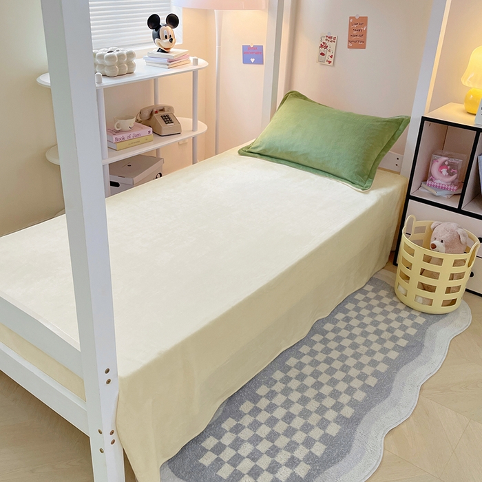 91家纺网 家纺一手货源 找家纺 锦润家纺 2025新款亲肤舒适牛奶绒三件套学生三件套上下铺三件套宿舍三件套 抹茶绿+奶昔白