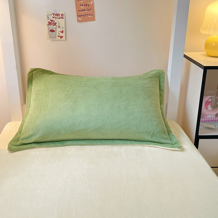 91家纺网 家纺一手货源 找家纺 锦润家纺 2025新款亲肤舒适牛奶绒三件套学生三件套上下铺三件套宿舍三件套 抹茶绿+奶昔白