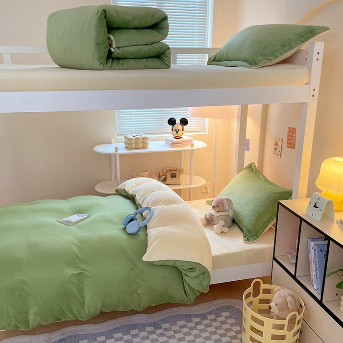 91家纺网 家纺一手货源 找家纺 锦润家纺 2025新款亲肤舒适牛奶绒三件套学生三件套上下铺三件套宿舍三件套 抹茶绿+奶昔白