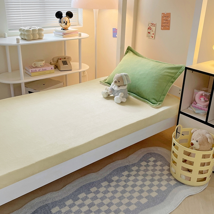 91家纺网 家纺一手货源 找家纺 锦润家纺 2025新款亲肤舒适牛奶绒三件套学生三件套上下铺三件套宿舍三件套 抹茶绿+奶昔白