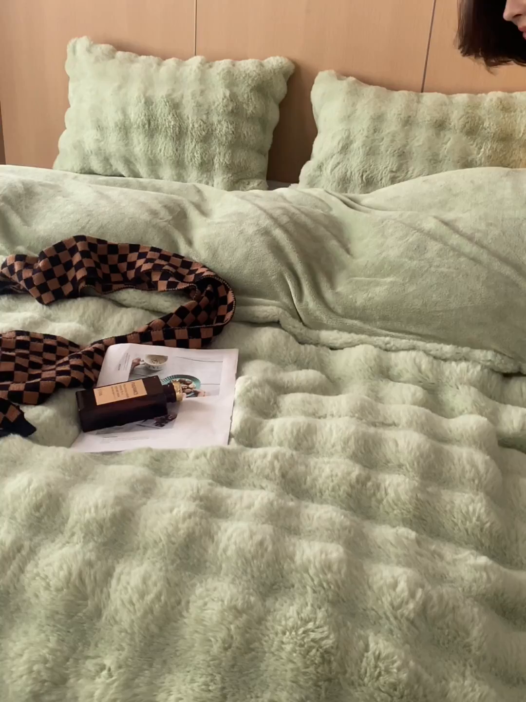 91家纺网 家纺一手货源 找家纺 眠博士 2025新款兔兔牛奶绒加厚保暖四件套 兔兔绒-泡泡绿