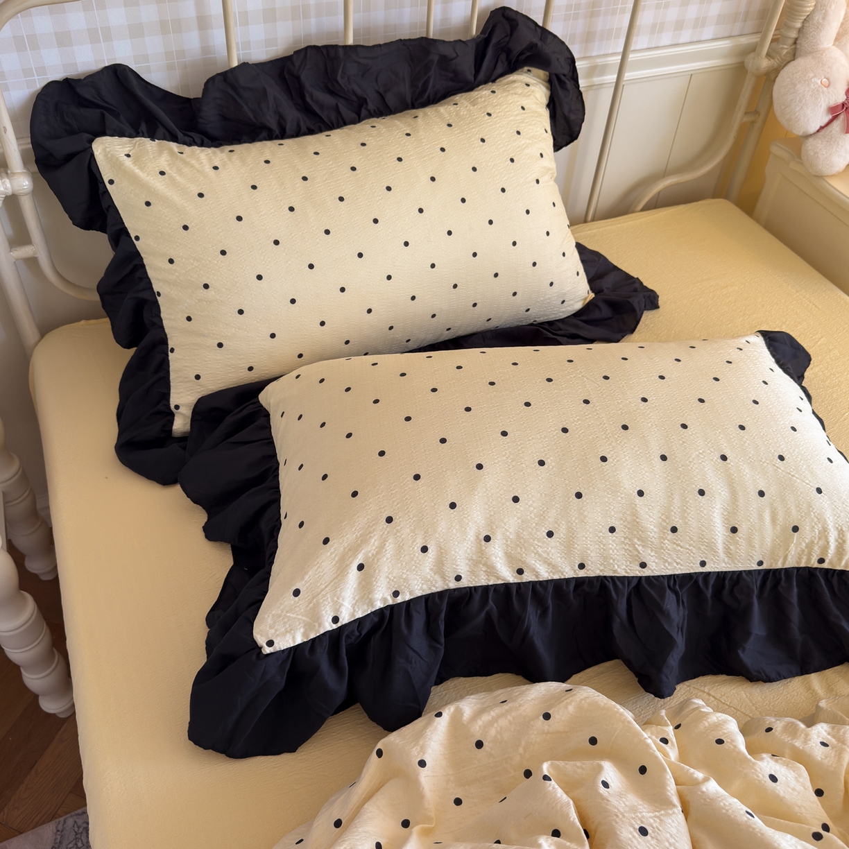 91家纺网 家纺一手货源 找家纺 优卡迪家纺馆 2025新款皱皱棉双层纱黑花边四件套 波点生活-奶黄