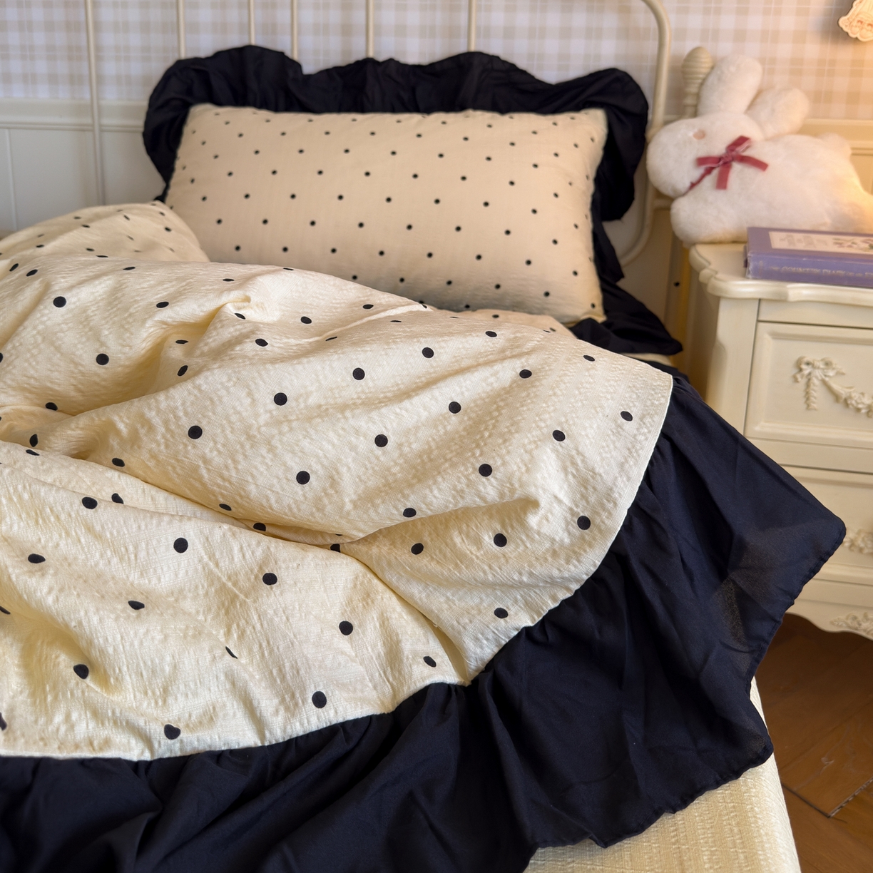 91家纺网 家纺一手货源 找家纺 优卡迪家纺馆 2025新款皱皱棉双层纱黑花边四件套 波点生活-奶黄
