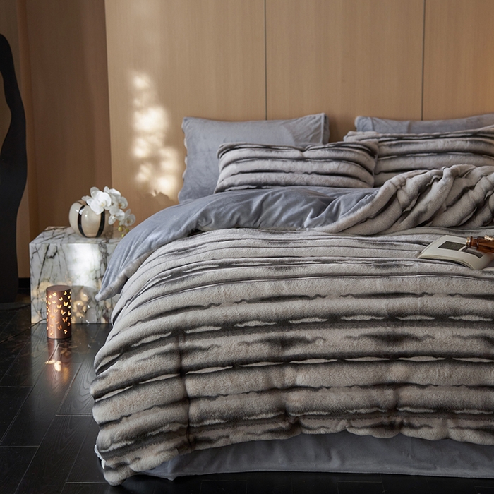 91家纺网 家纺一手货源 找家纺 眠博士 2025新款兔兔牛奶绒加厚保暖四件套 兔兔绒-条条灰